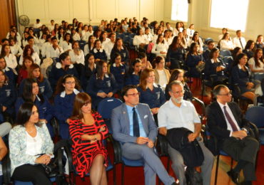 Más de 200 estudiantes de Pedagogía viven ceremonia de Investidura de Práctica Docente Inicial