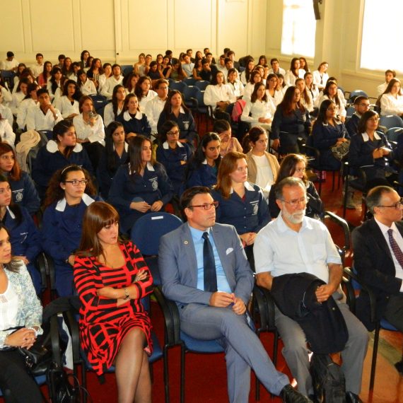 Más de 200 estudiantes de Pedagogía viven ceremonia de Investidura de Práctica Docente Inicial