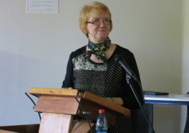 Profesora estadounidense expuso sobre “Liderazgo Contemplativo” durante inauguración de Posgrados y Postítulos