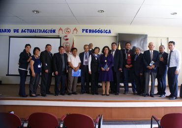 Académica de la Escuela de Pedagogía realiza conferencia inaugural en I CODIMIN de Perú
