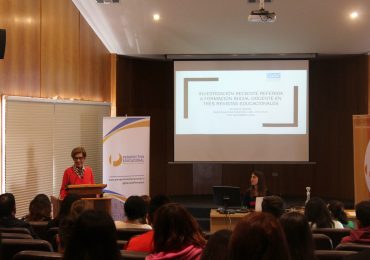 Beatrice Ávalos presenta conferencia en Seminario organizado por Revista Perspectiva Educacional